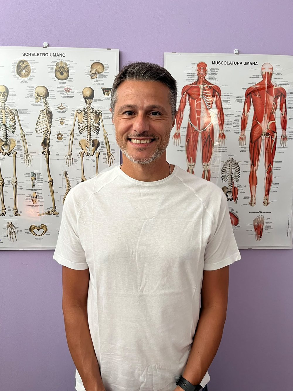 Zeno Sempreboni, massofisioterapista MCB, nel suo studio a Verona